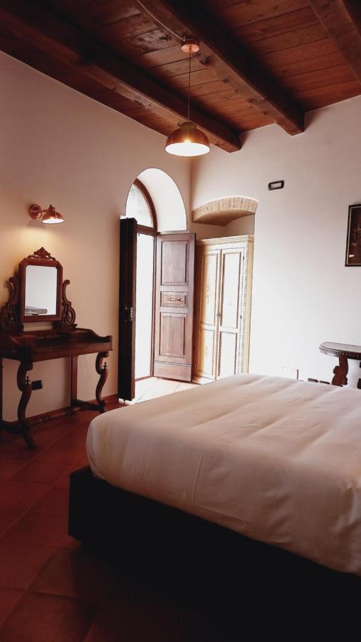 Domus Antiqua Bed & Breakfast สเปลโล ภายนอก รูปภาพ